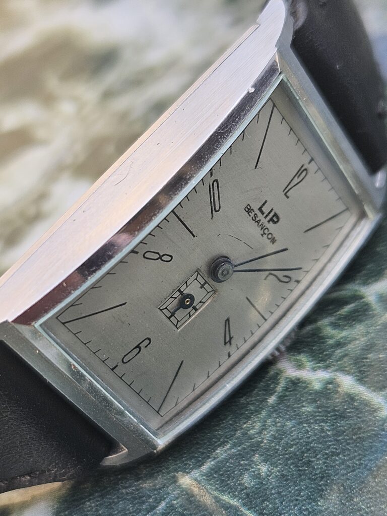 La montre en très gros plan