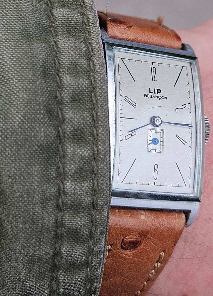 La montre avec son nouveau bracelet autruche
