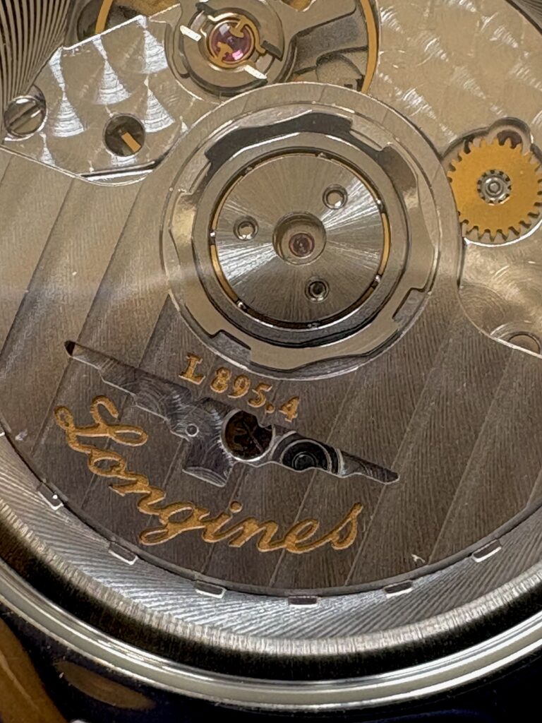 Le L894.5 longines en gros plan