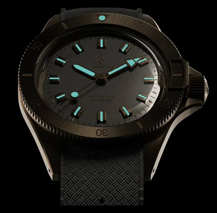 Le cadran illuminé par le superluminova Grade A